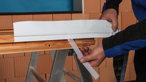 2. Stick to the head of the frame